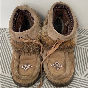 Manitobah Mukluks Keewatin ankle booties